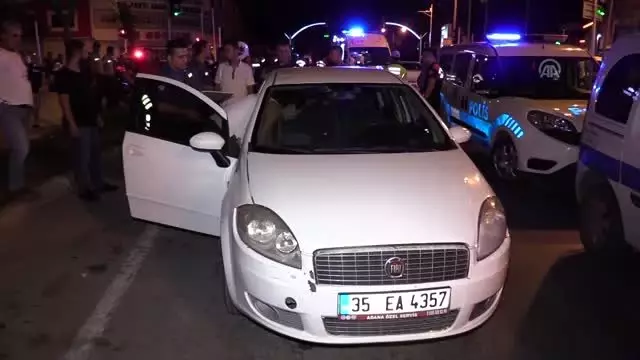 Otomobil ile polis motosikleti çarpıştı Otomobil ile polis motosikleti çarpıştı