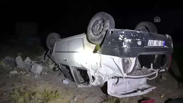 Otomobil şarampole devrildi: 1 ölü, 1 yaralı Otomobil şarampole devrildi: 1 ölü, 1 yaralı