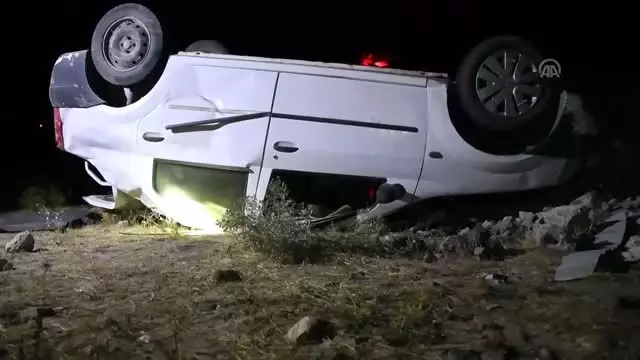 Otomobil şarampole devrildi: 1 ölü, 1 yaralı Otomobil şarampole devrildi: 1 ölü, 1 yaralı
