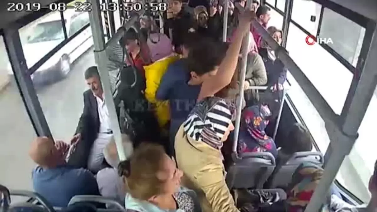 Rahatsızlanan kadın yolcuyu, yolcu dolu otobüsle hastaneye taşıdı