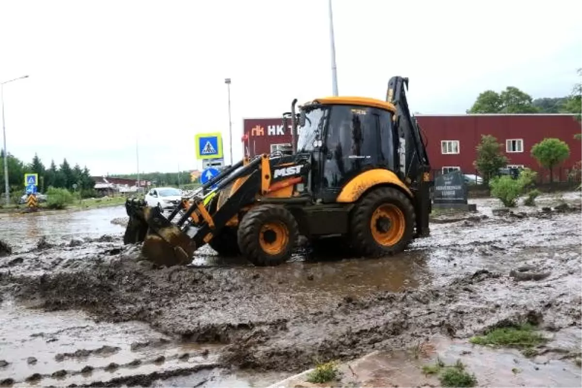 Samsun'da sağanak; yeşil dere taştı, yollar göle döndü (5)