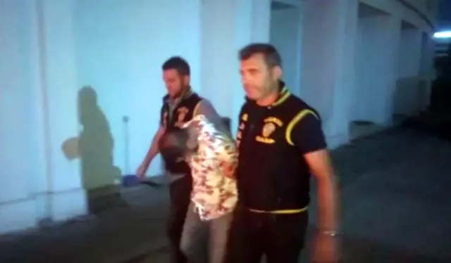 Sevgilisini döverken utanmadı, gazetecileri görünce başını önüne eğdi
