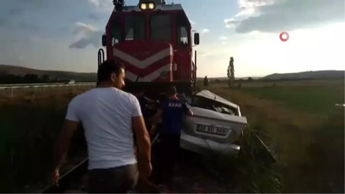 Sivas’ta lokomotif ile otomobil çarpıştı: 1 ölü, 2 ağır yaralı