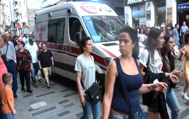 Taksim'deki bir mağazada düşen kişi bacağından yaralandı