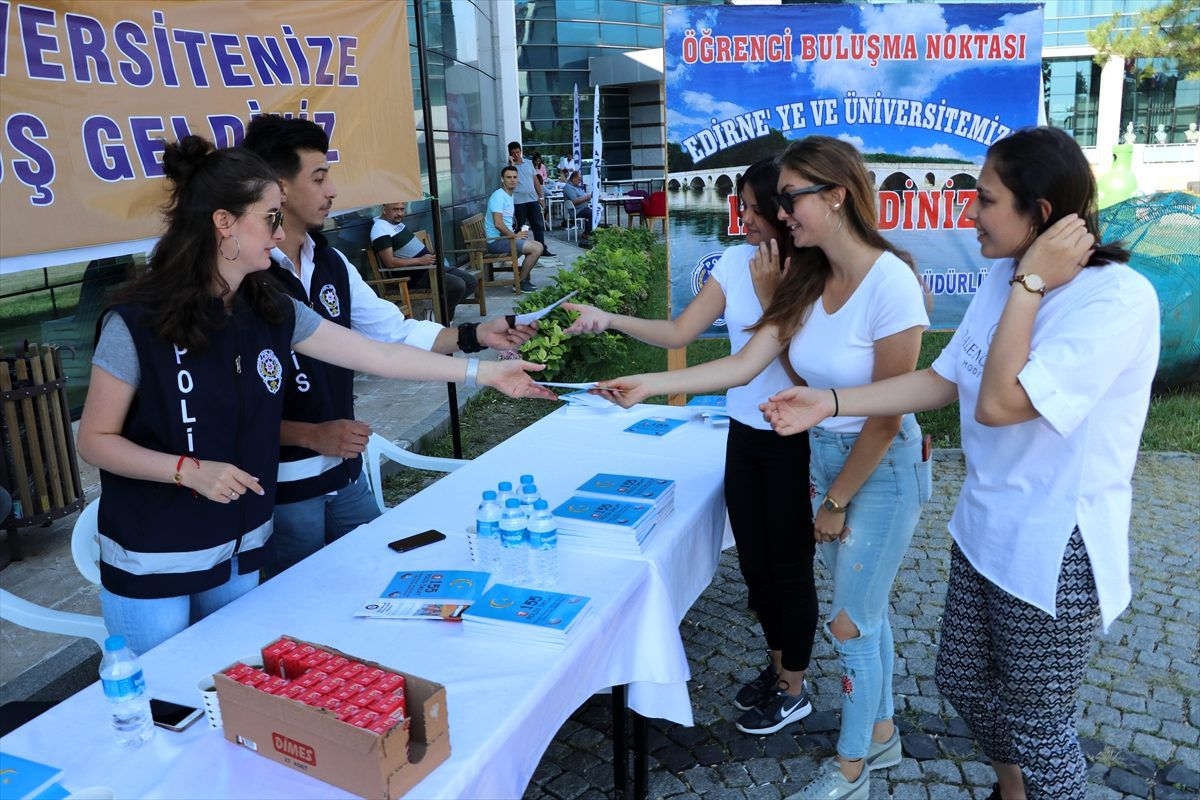 TEM Şube ekibi üniversite öğrencilerini bilgilendirdi