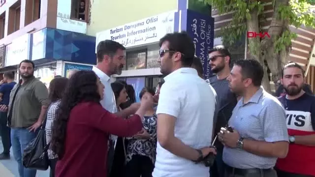 Van'da, HDP'lilerin basın açıklamasına polis engeli