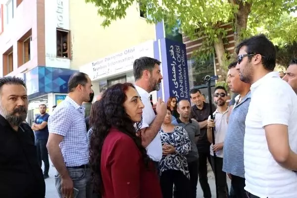 Van'da, hdp'lilerin basın açıklamasına polis engeli