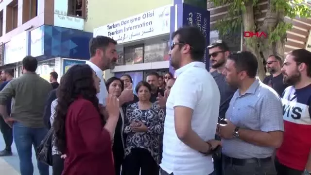 Van'da, HDP'lilerin basın açıklamasına polis engeli
