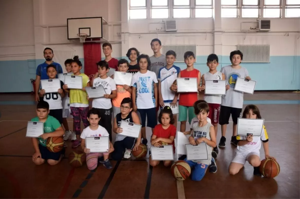 Yaz spor okulunda sertifika heyecanı
