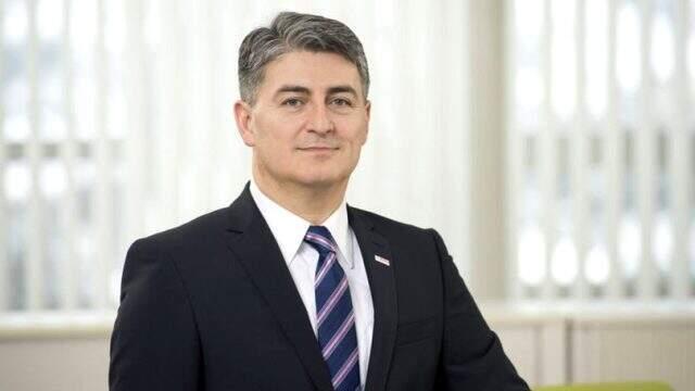 Yüzlerce kişi yerli otomobil için sıraya girdi