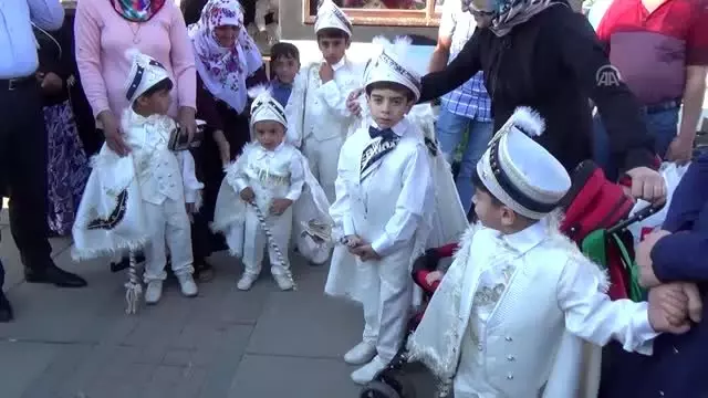 250 çocuk erkekliğe ilk adımı attı 250 çocuk erkekliğe ilk adımı attı