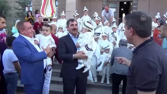 250 çocuk erkekliğe ilk adımı attı 250 çocuk erkekliğe ilk adımı attı