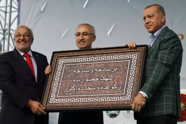 Cumhurbaşkanı Erdoğan: 'İstanbul'u sel bastı, beyefendi tatilde' Cumhurbaşkanı Erdoğan: 'İstanbul'u sel bastı, beyefendi tatilde'