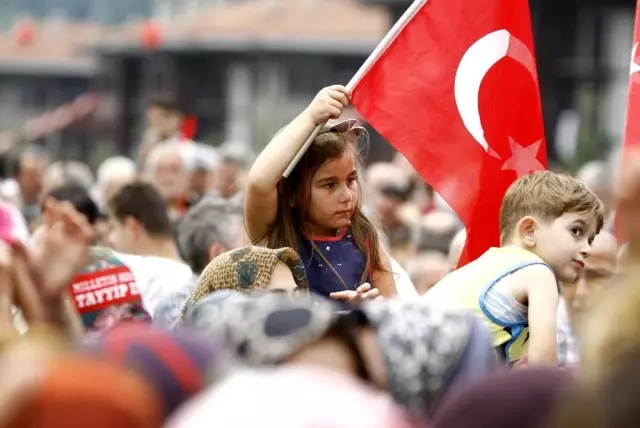Cumhurbaşkanı Erdoğan: 'İstanbul'u sel bastı, beyefendi tatilde' Cumhurbaşkanı Erdoğan: 'İstanbul'u sel bastı, beyefendi tatilde'