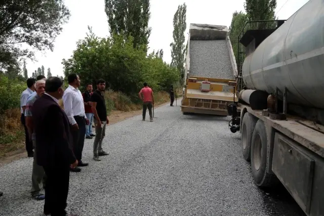 Develi'de Epçe mahallesinde çalışmalar devam ediyor Develi'de Epçe mahallesinde çalışmalar devam ediyor