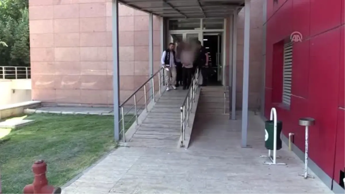 Doğum yapan eşini bıçaklayan kişi tutuklandı