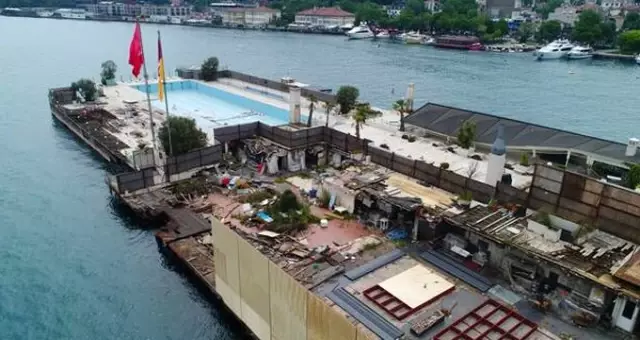 Dursun Özbek'in haciz işlemi başlattığı Galatasaray Adası kaderine terkedildi