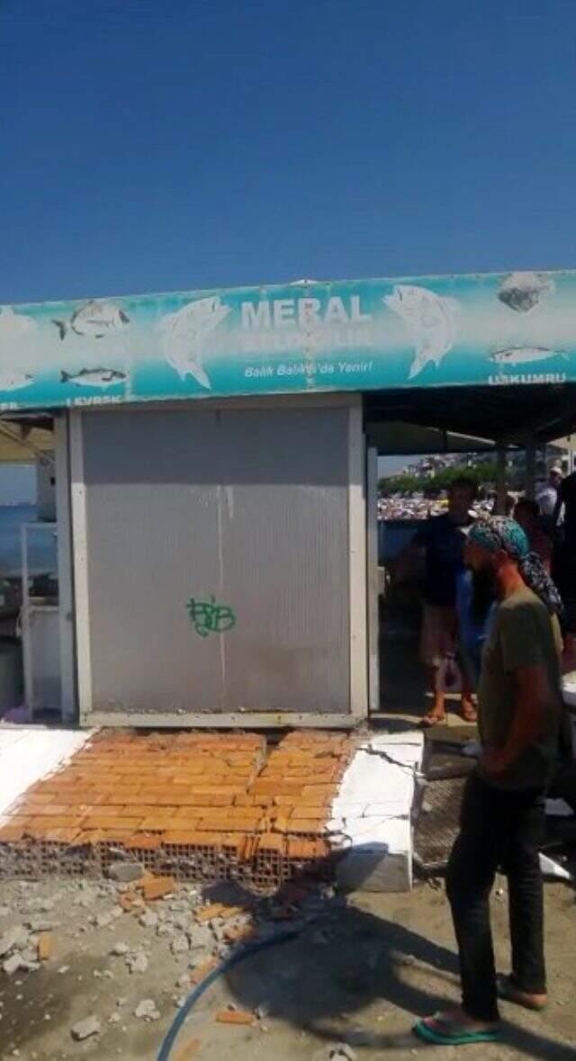 Erdek-Avşa seferini yapan feribot iskeleye çarptı: 4'ü çocuk 7 yaralı