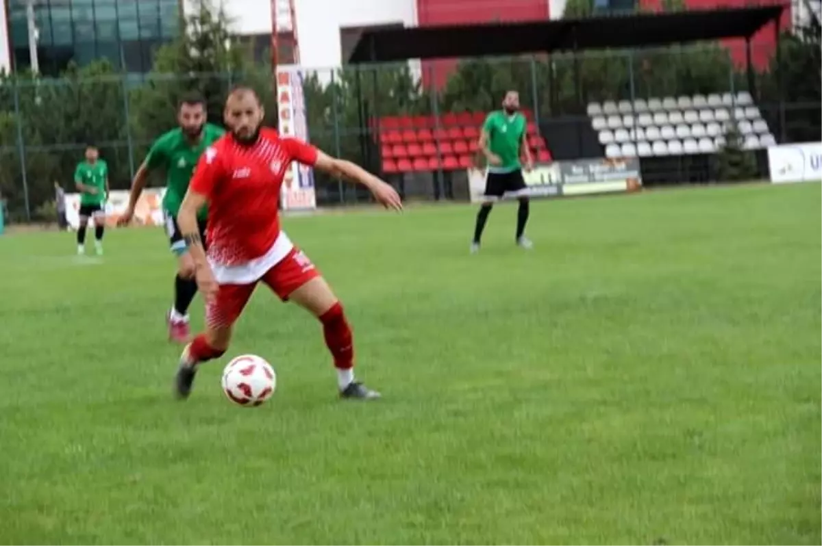 Futbol takımları kamp sürecinde hazırlık maçı için Şuhut'u seçiyor