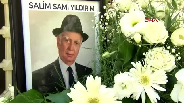 Sanatçı Sezen Aksu'nun babasını son yolculuğuna uğurladı Sanatçı Sezen Aksu'nun babasını son yolculuğuna uğurladı