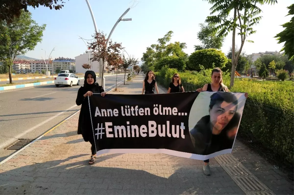 Kadınlar, kadın cinayetlerini sessiz yürüyüşle protesto etti