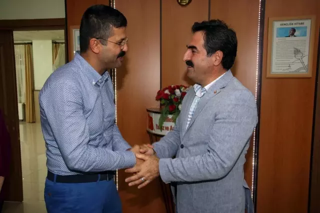 Kaymakam Pektaş'a 'Fahri Hemşehrilik Beratı' Kaymakam Pektaş'a 'Fahri Hemşehrilik Beratı'