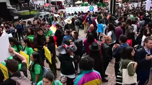 Kolombiya'da Amazonlar'daki yangınlar için gösteri Kolombiya'da Amazonlar'daki yangınlar için gösteri