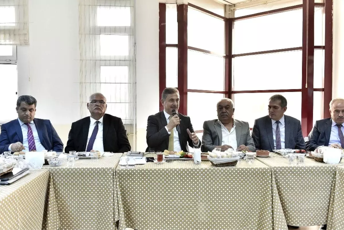 Köse muhtarlarla bir araya geldi