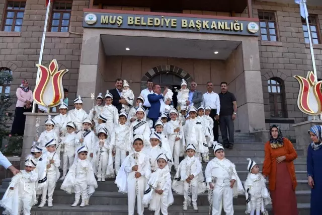 Muş'ta 250 çocuk delikanlılığa ilk adımını attı Muş'ta 250 çocuk delikanlılığa ilk adımını attı