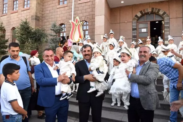 Muş'ta 250 çocuk delikanlılığa ilk adımını attı Muş'ta 250 çocuk delikanlılığa ilk adımını attı