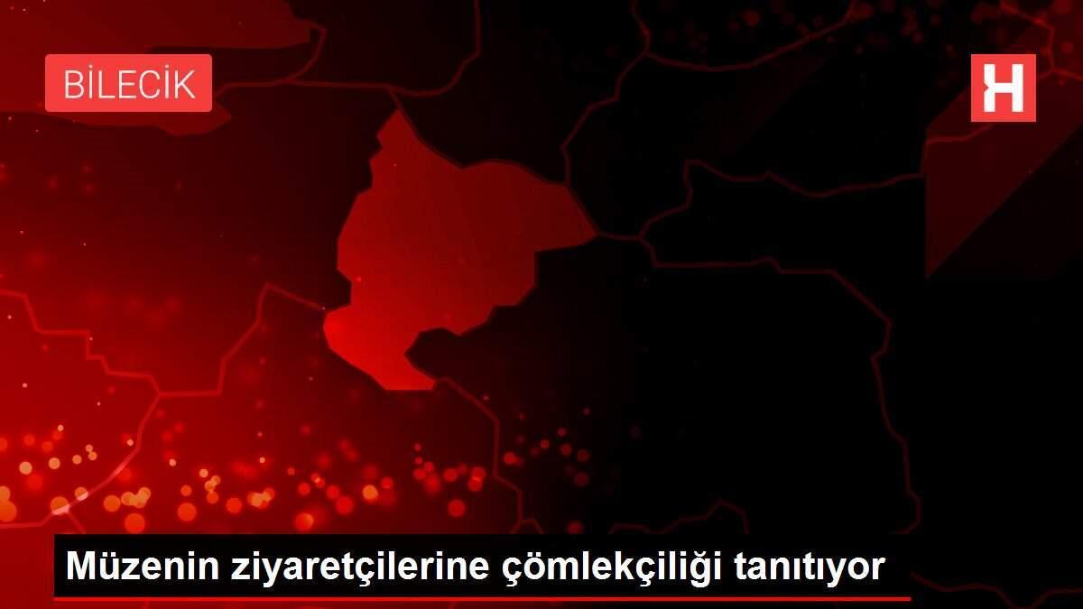 Müzenin ziyaretçilerine çömlekçiliği tanıtıyor