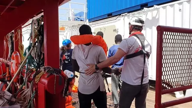 Ocean Viking gemisinde 2 haftadır bekletilen 356 göçmen Malta'da karaya indi