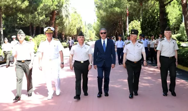 Teröristlere ait mevzilerin ve tahkimatın tahribine başlandı