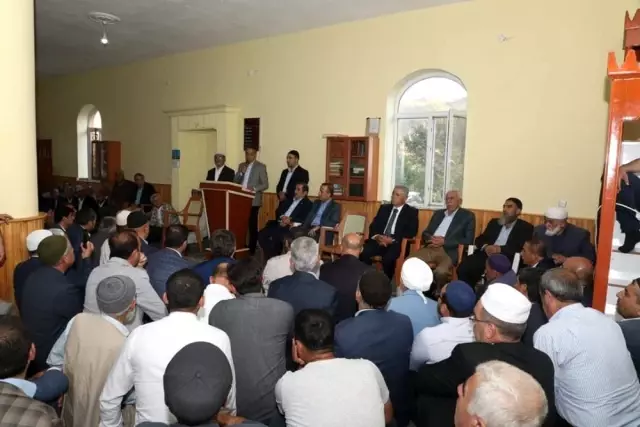 Vali Oktay Çağatay, husumetli ailelerin barış programına katıldı Vali Oktay Çağatay, husumetli ailelerin barış programına katıldı