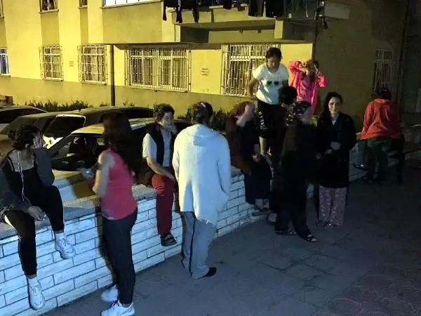 Ankara'da 3.5 büyüklüğünde deprem: Vatandaşlar evlerini terk etti