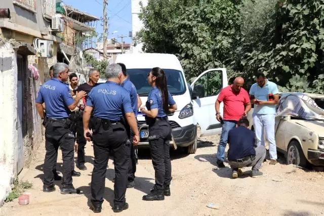 Antalya'da iki aile arasındaki kavgada silah ve kılıçlar konuştu: 3 yaralı