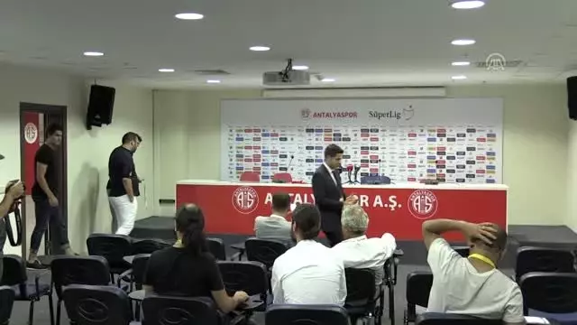 Antalyaspor'un yeni transferi Leschuk imzayı attı