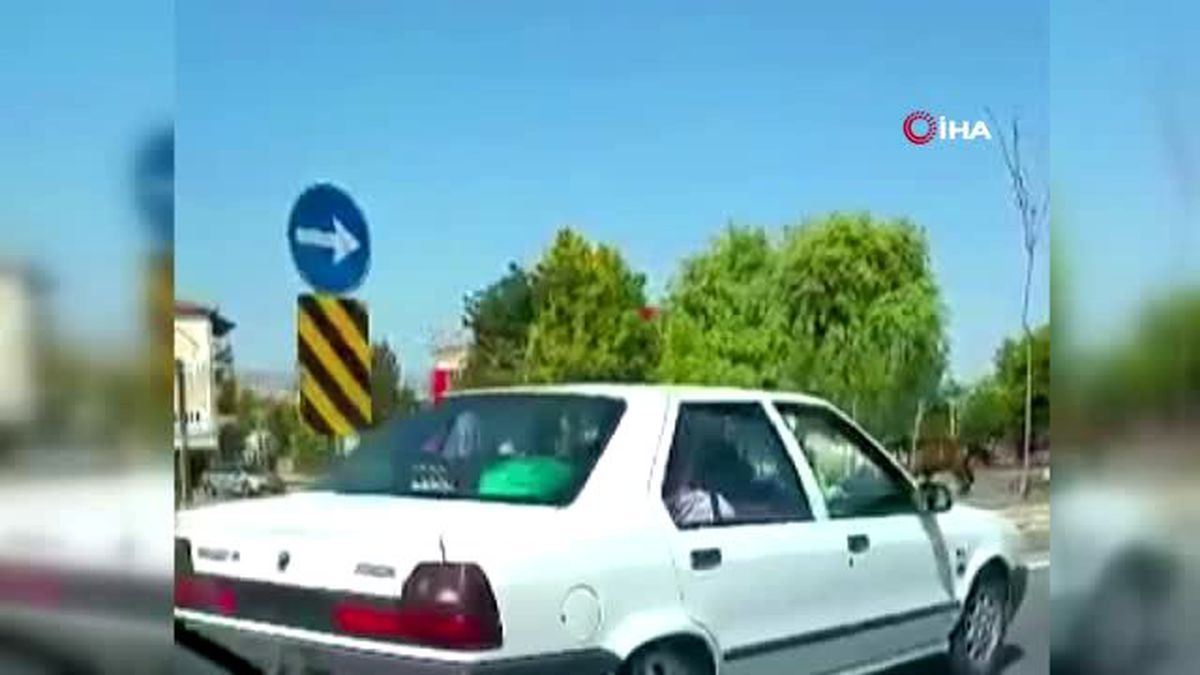 Eskişehir'de bir anda yola fırlayan at, kaza sonucu metrelerce havaya uçtu