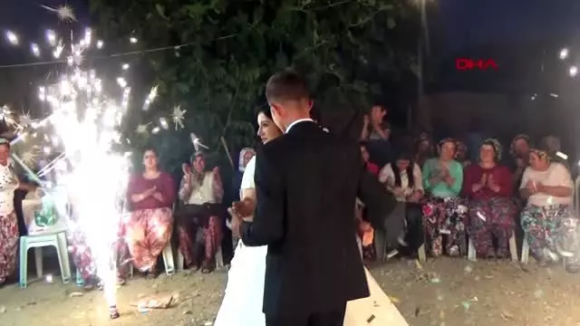 ÇANAKKALE SOSYAL MEDYADA TANIŞTILAR, İŞARET DİLİYLE ANLAŞTILAR, KÖY DÜĞÜNÜYLE EVLENDİLER