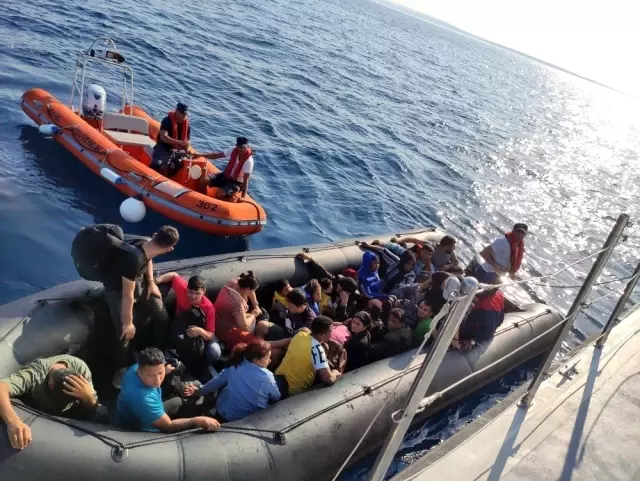 Didim'de karada ve denizde 79 göçmen yakalandı