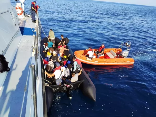Didim'de karada ve denizde 79 göçmen yakalandı Didim'de karada ve denizde 79 göçmen yakalandı