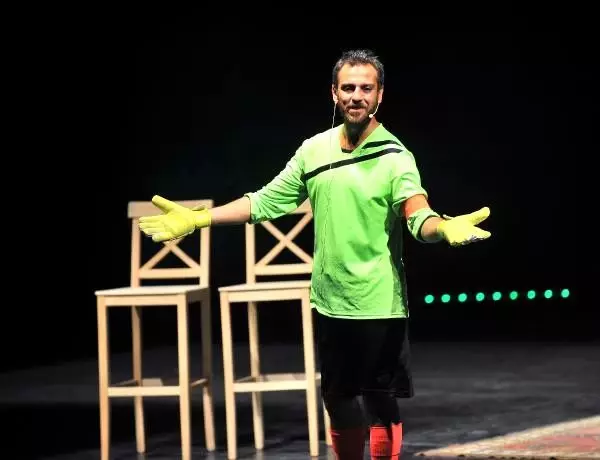 Erkan Kolçak Köstendil, oyununun gelirlerini Bursaspor'a bağışladı Erkan Kolçak Köstendil, oyununun gelirlerini Bursaspor'a bağışladı