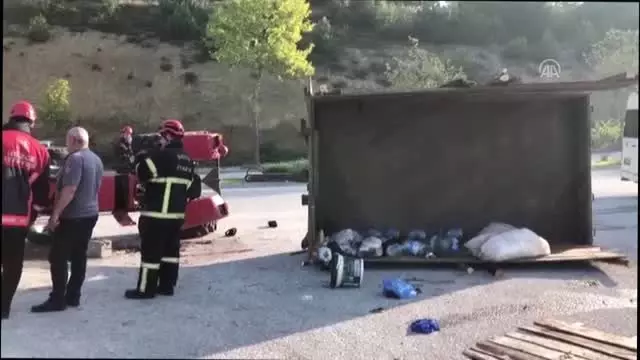 Fındık işçilerini taşıyan traktör devrildi: 14 yaralı