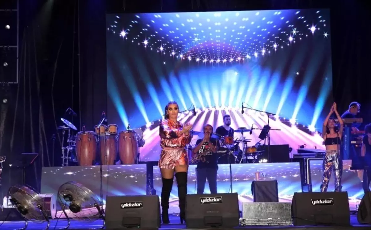 İrem Derici Bartınlıları coşturdu