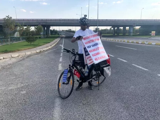 İşine geri dönmek için bisikleti ile 600 kilometre yol gidecek İşine geri dönmek için bisikleti ile 600 kilometre yol gidecek