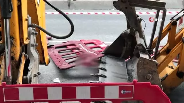 Kepçenin dişlisine saplanan motosikletli genç ağır yaralandı Kepçenin dişlisine saplanan motosikletli genç ağır yaralandı