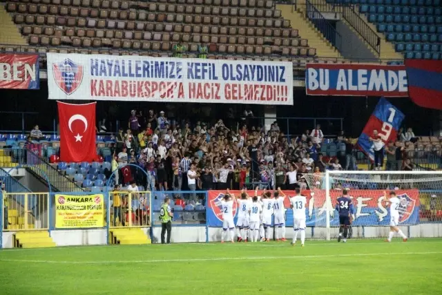 Karabükspor hazırlık maçında Kastamonuspor'u 3 golle geçti Karabükspor hazırlık maçında Kastamonuspor'u 3 golle geçti