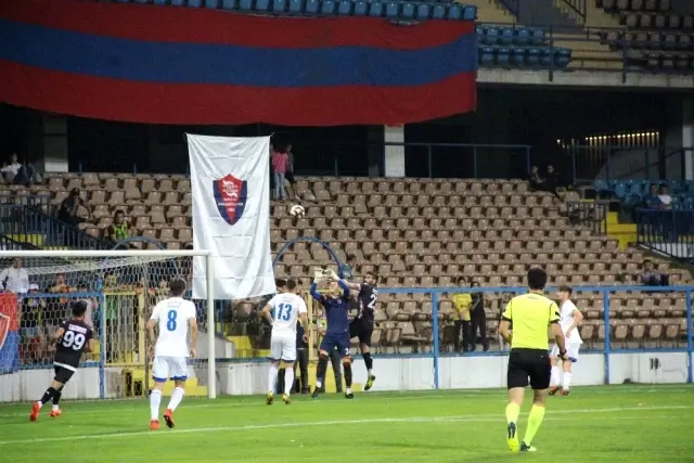 Karabükspor hazırlık maçında Kastamonuspor'u 3 golle geçti Karabükspor hazırlık maçında Kastamonuspor'u 3 golle geçti