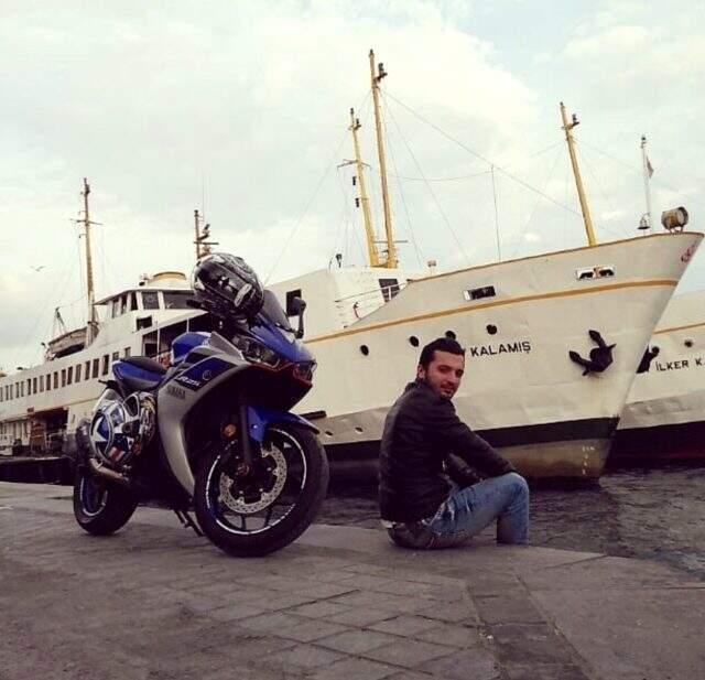 Kepçenin dişlisine saplanan motosikletli genç ağır yaralandı