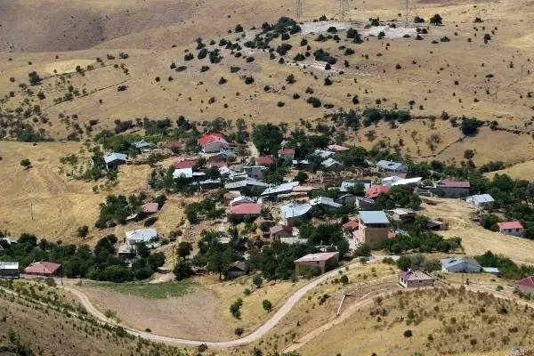 'kulluk' geleneğinin sürdürüldüğü köye 'semah' heykeli 'kulluk' geleneğinin sürdürüldüğü köye 'semah' heykeli